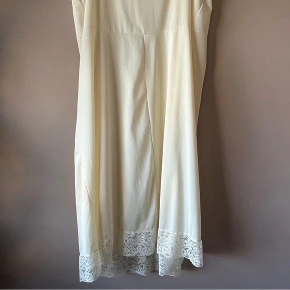 Vintage Vassarette Div Of Musingwear Inc Cream Slip Dress - Picture 12 of 12